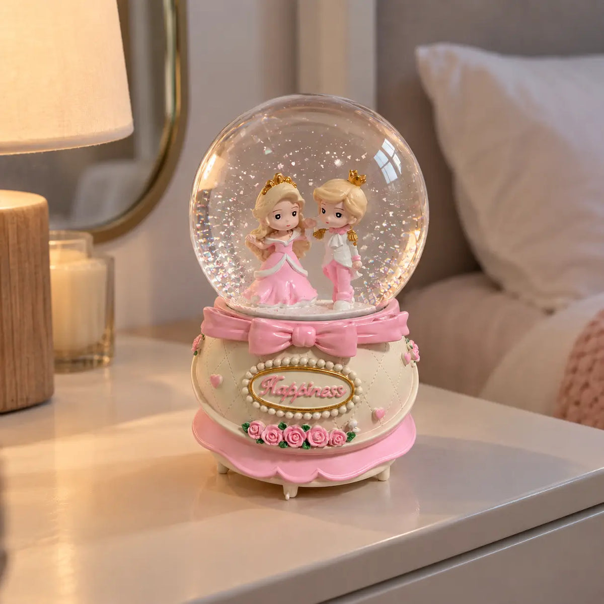 Royal Love – Snow Globe